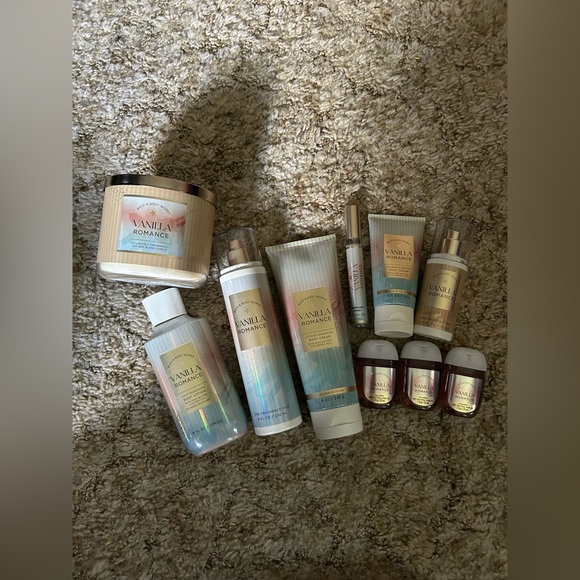 Bath & Body Works Vanilla Romance - Picture 1 of 3